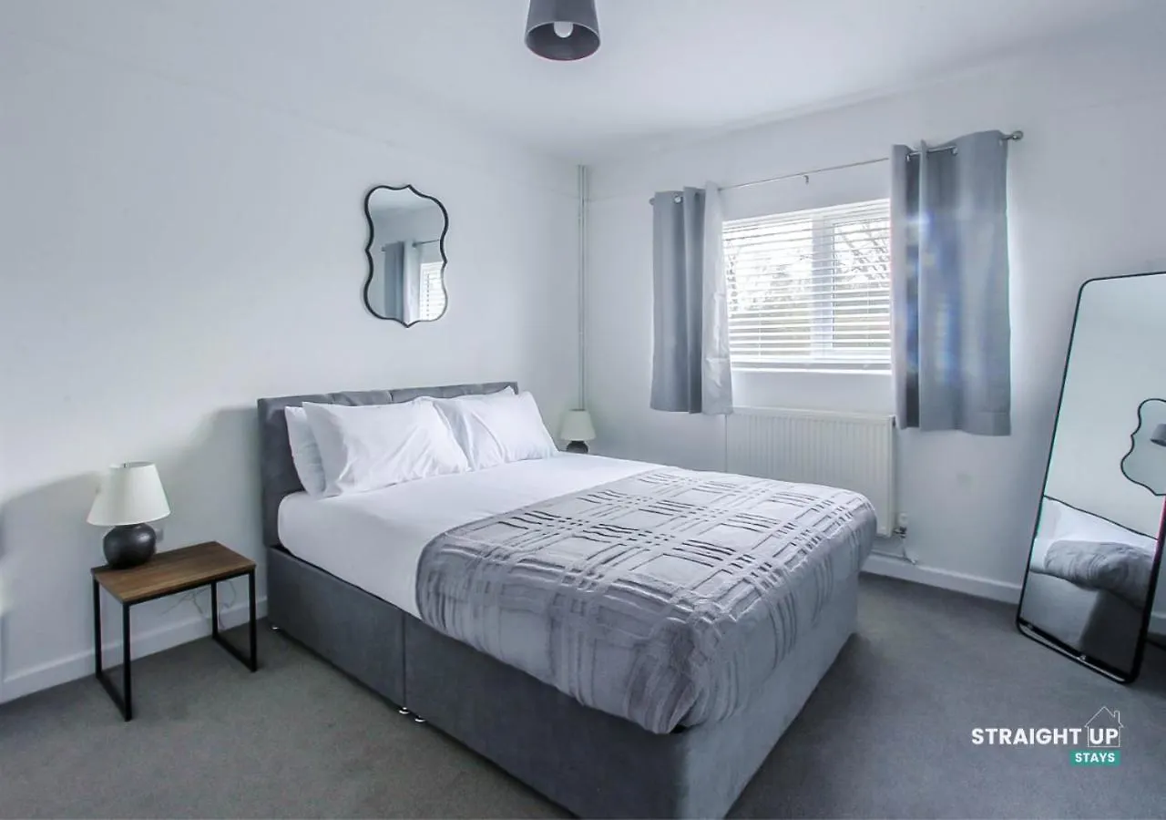 Holiday home New 3-Bed Bungalow W On-Site Parking, Fast Wifi Down Hatherley